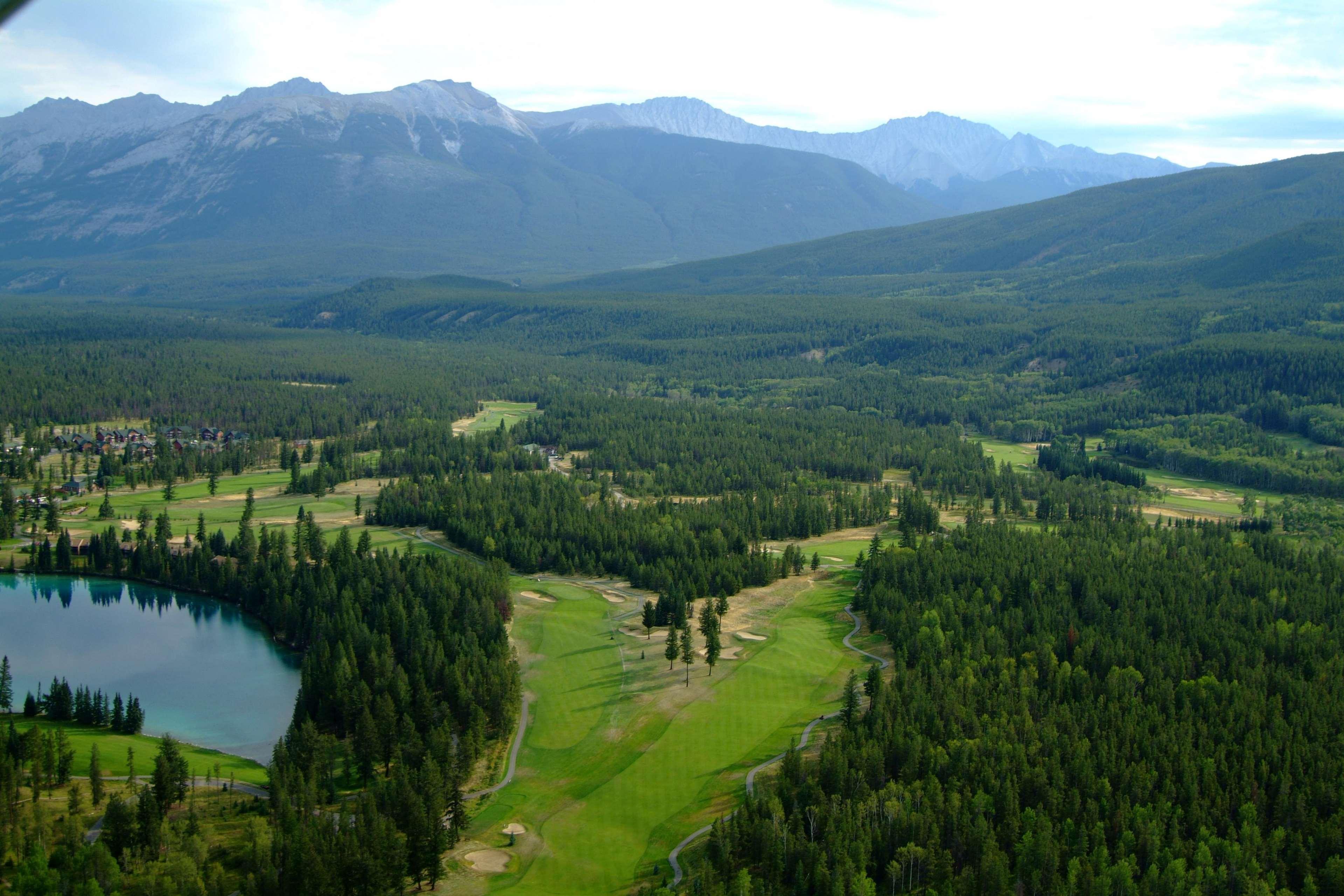 Fairmont Park 4*